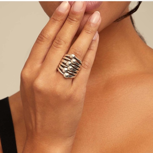 Silver-plated multi effect ring with nail heads details - Picture 1 of 10
